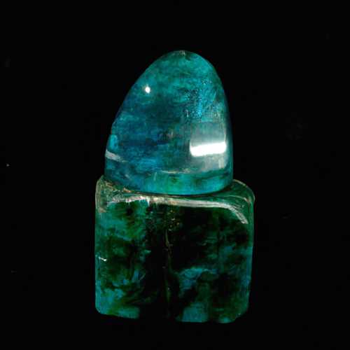 Discover the Beauty of Stones that Look Like Emerald - Perfect for Jewelry and Collecting